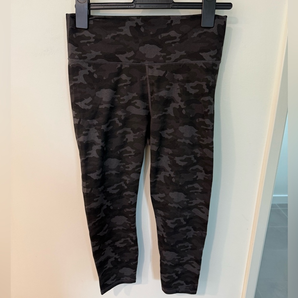 Fabletics women’s camo leggings